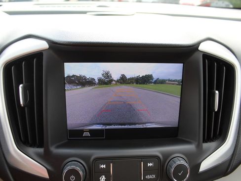 Used 2022 GMC Terrain SLT w/ Infotainment Package II FWD image 17