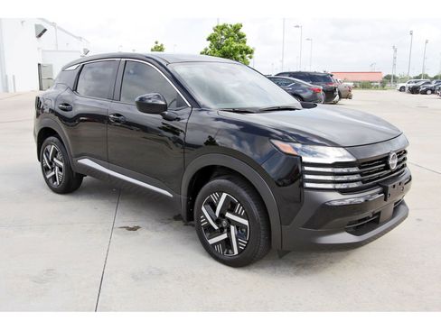 Certified 2025 Nissan Kicks SV image 9