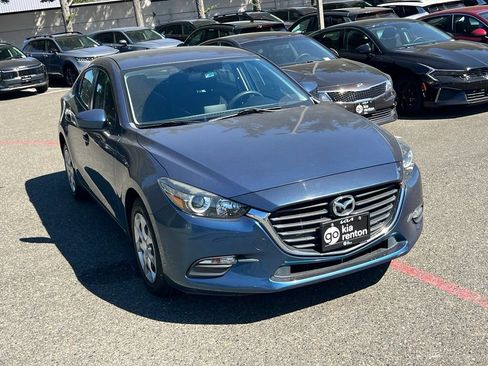 Used 2017 MAZDA MAZDA3 Sport FWD image 3