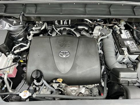 Certified 2022 Toyota Highlander XLE image 26