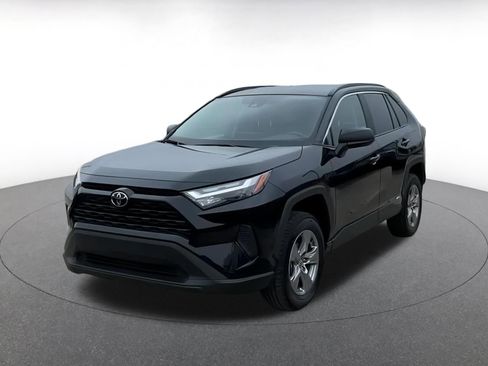 Used 2025 Toyota RAV4 LE image 7