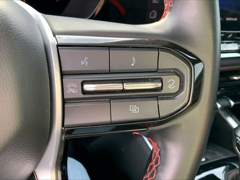 Used 2023 Chevrolet Colorado Z71 w/ Z71 Convenience Package 2 image 23