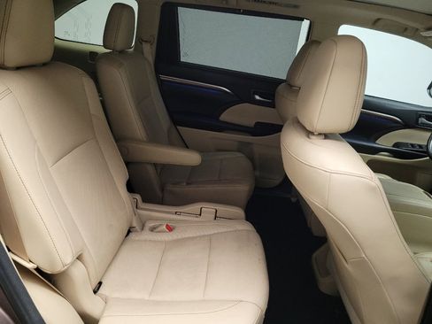 Used 2018 Toyota Highlander Limited Platinum FWD image 19