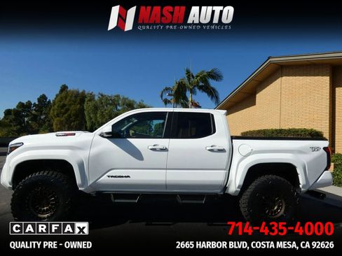 Used 2025 Toyota Tacoma TRD Sport AWD/4WD image 14
