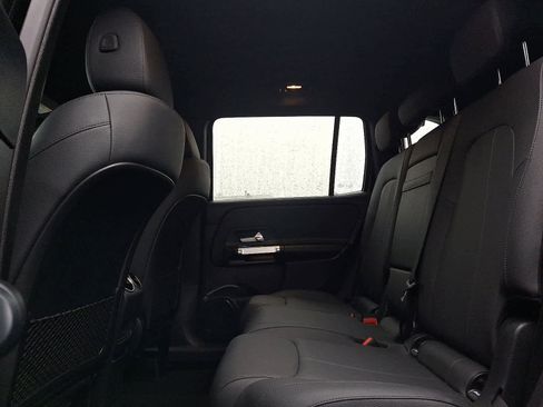 Used 2024 Mercedes-Benz GLB 250 4MATIC image 11