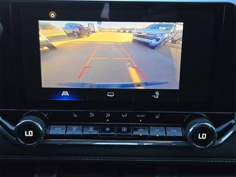 Used 2024 Chevrolet Colorado LT w/ LT Convenience Package II image 13