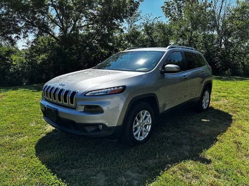 Used 2014 Jeep Cherokee Latitude w/ Comfort/Convenience Group AWD/4WD image 1