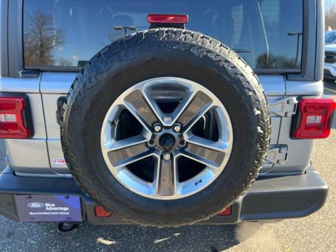 Used 2018 Jeep Wrangler Unlimited Sahara w/ Dual Top Group image 21