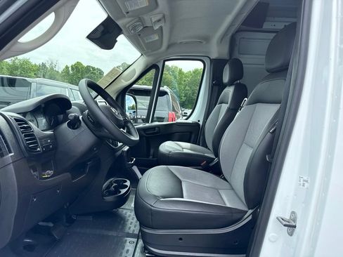 Used 2026 RAM ProMaster 2500 w/ Convenience Group FWD image 3
