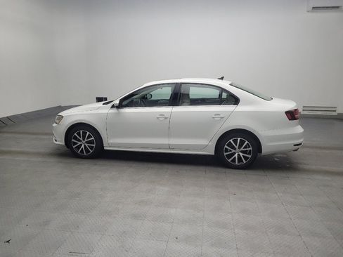 Used 2017 Volkswagen Jetta SE image 3
