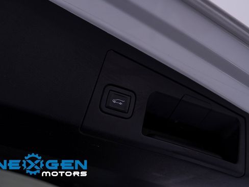 Used 2021 Cadillac XT5 Premium Luxury image 45