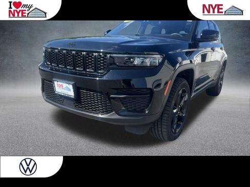 Used 2023 Jeep Grand Cherokee Altitude AWD/4WD image 1