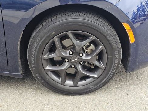 Used 2020 Chrysler Pacifica Touring-L Plus w/ Advanced Safetytec Group FWD image 9