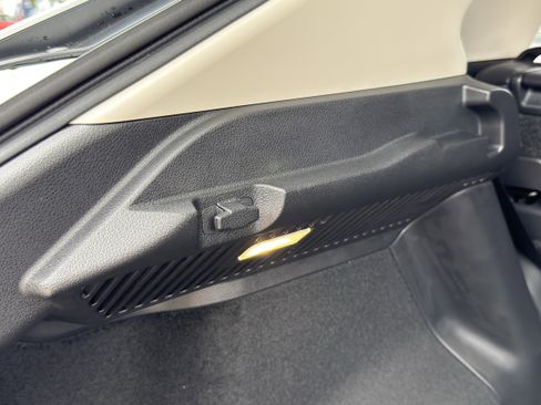 Used 2025 Nissan Ariya FWD image 42