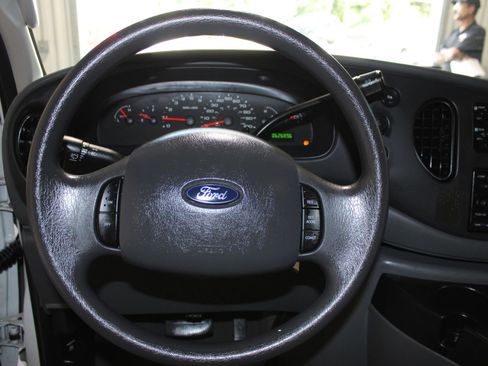 Used 2008 Ford E-350 and Econoline 350 XL RWD image 11
