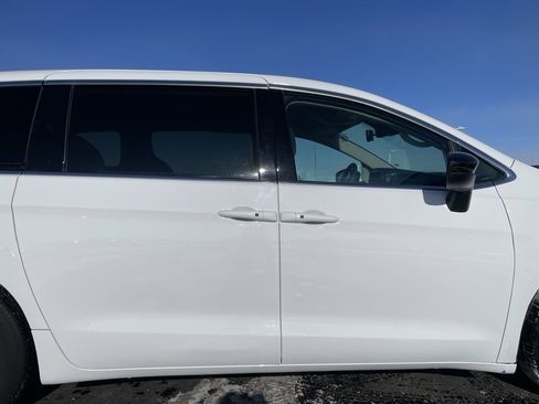 Used 2024 Chrysler Voyager LX image 36