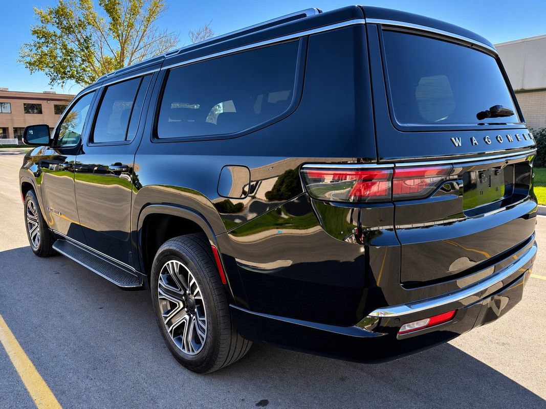 Used 2024 Jeep Wagoneer L Series II w/ Flexible Seating Group AWD/4WD image 3