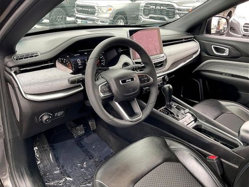 Used 2023 Jeep Compass Latitude image 8