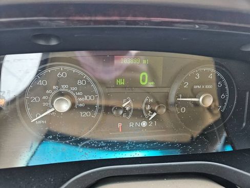 Used 2007 Lincoln Town Car Signature Limited RWD image 11
