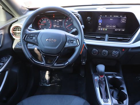 Used 2024 Chevrolet Trax RS w/ Sunroof Package image 18