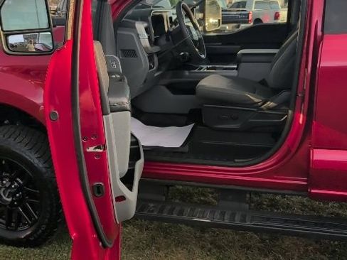 Used 2024 Ford F250 XLT w/ Black Appearance Package image 7