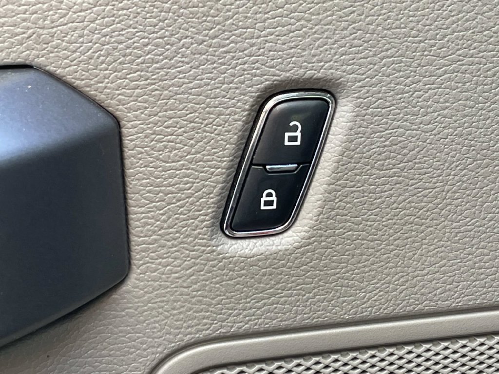 Used 2018 Ford F150 XLT w/ Equipment Group 302A Luxury AWD/4WD image 16