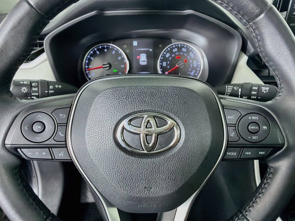 Used 2021 Toyota RAV4 XLE Premium FWD image 16