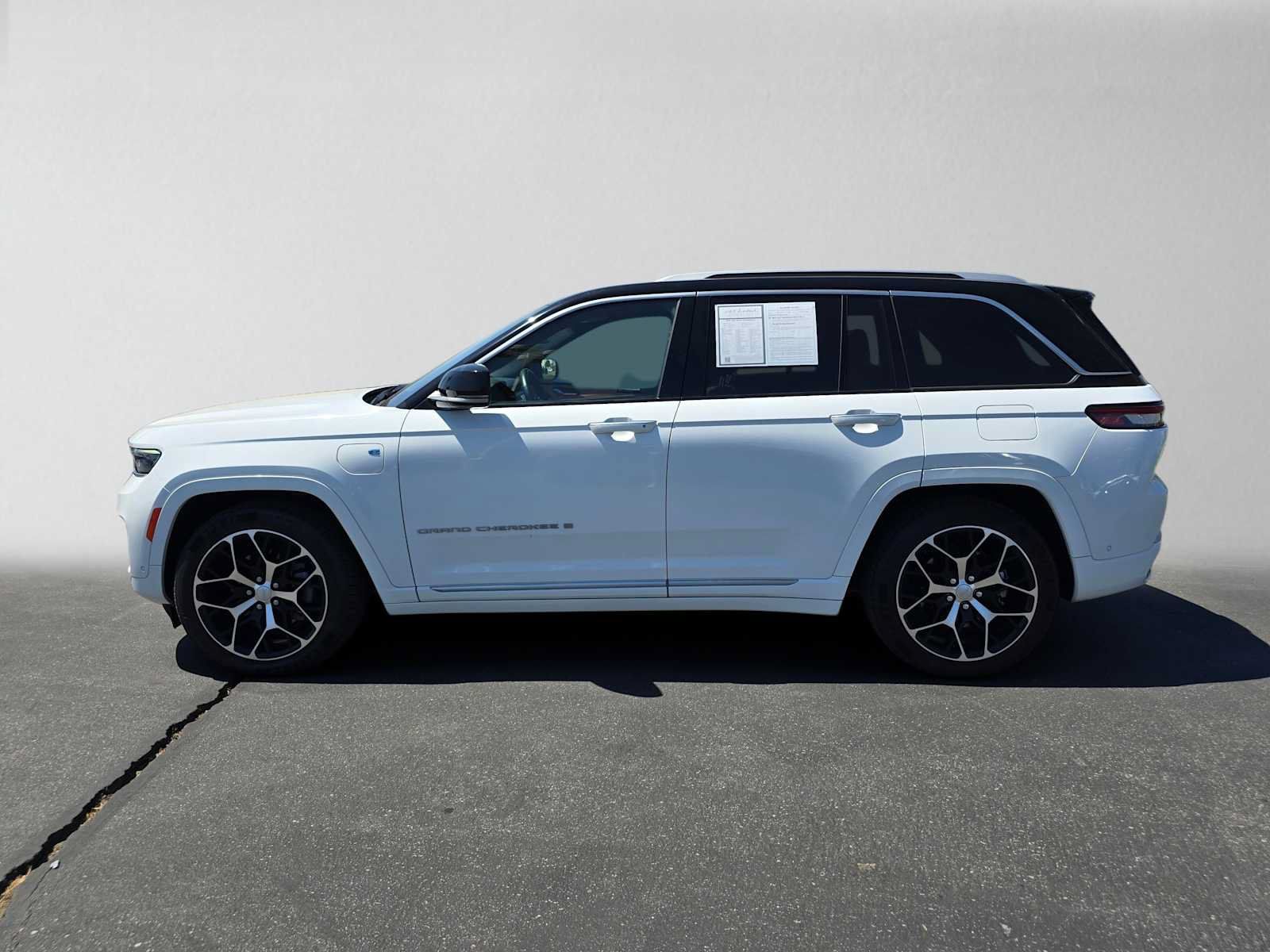 Used 2022 Jeep Grand Cherokee Summit AWD/4WD image 6