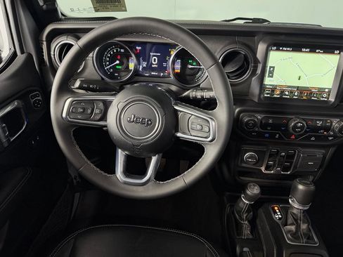 Used 2023 Jeep Wrangler Unlimited Sahara AWD/4WD image 13