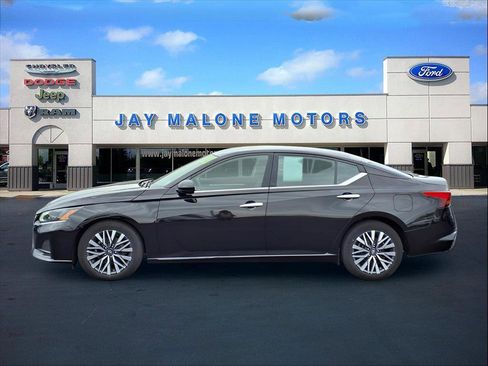 Used 2023 Nissan Altima 2.5 SV image 5