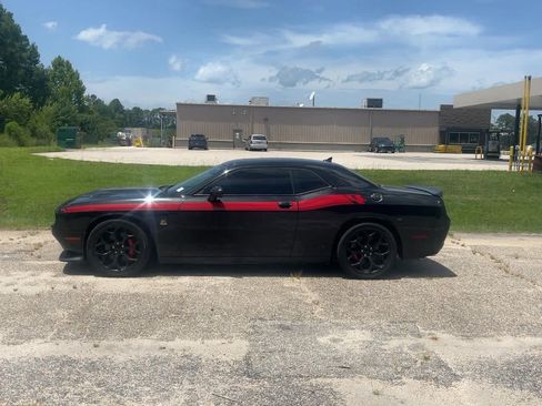 Used 2022 Dodge Challenger R/T Scat Pack RWD image 7