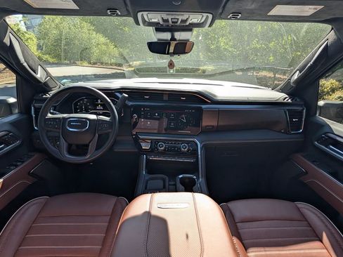 Used 2025 GMC Sierra 2500 Denali Ultimate image 18