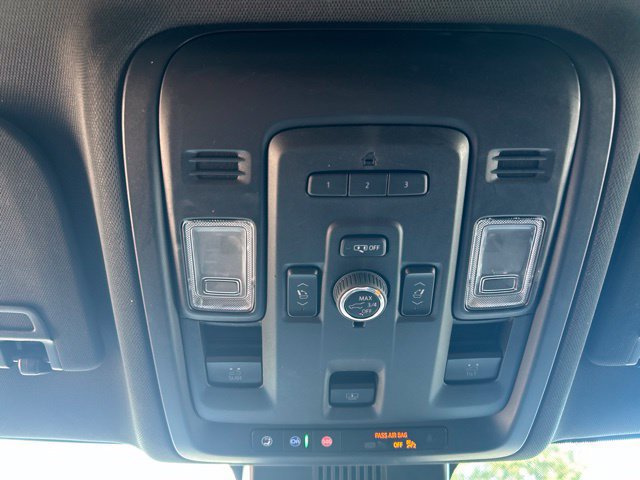 Used 2023 GMC Yukon XL SLT w/ SLT Premium Package AWD/4WD image 29