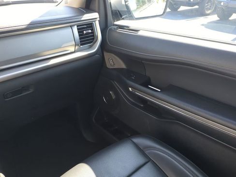 Used 2024 Ford Expedition XLT AWD/4WD image 20