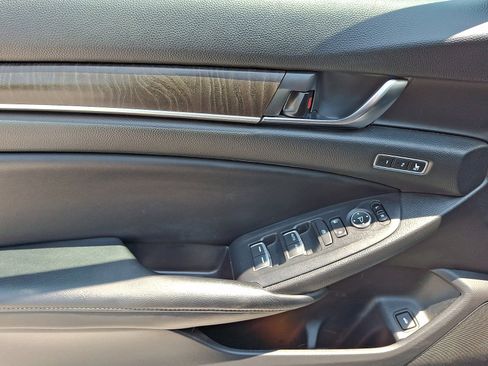 Used 2018 Honda Accord Touring image 12