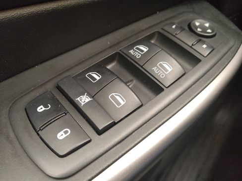 Used 2021 Jeep Cherokee Latitude Lux w/ Comfort/Convenience Group FWD image 27