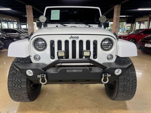 Used 2016 Jeep Wrangler Unlimited Rubicon w/ Connectivity Group AWD/4WD image 2
