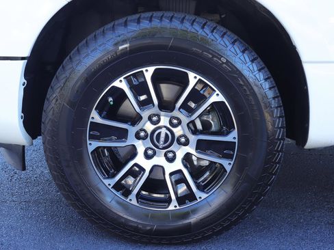 Used 2023 Nissan Titan SV image 33