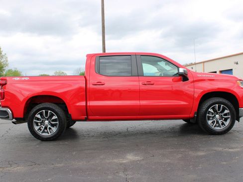 Used 2024 Chevrolet Silverado 1500 LT image 3