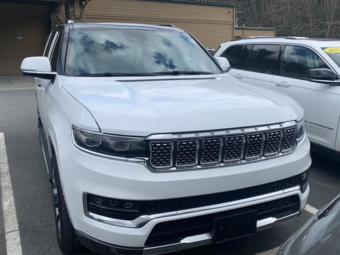 Used 2022 Jeep Grand Wagoneer Series III w/ Flexible Seating Group image 13