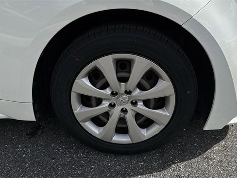 Used 2022 Toyota Corolla LE image 60