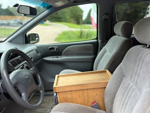 Used 1999 Toyota Sienna CE FWD image 11