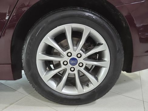 Used 2017 Ford Fusion SE w/ Fusion SE Technology Package FWD image 11