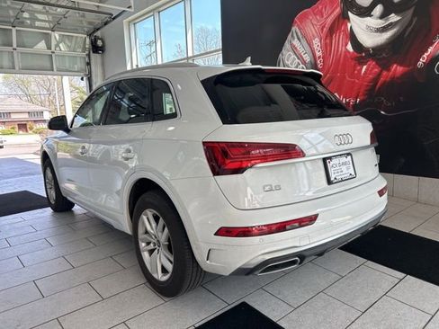 Used 2023 Audi Q5 2.0T Premium w/ Convenience Package image 3