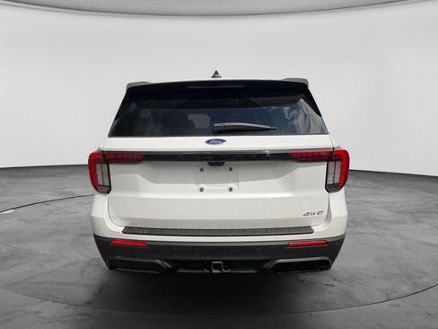 Used 2025 Ford Explorer ST-Line w/ ST-Line Street Pack AWD/4WD image 8