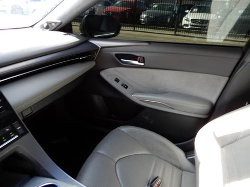 Used 2019 Toyota Avalon XSE image 13