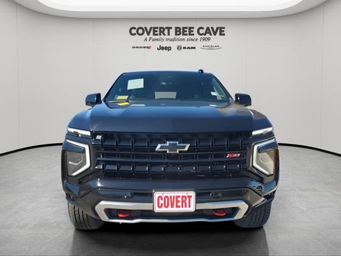 Used 2025 Chevrolet Suburban Z71 image 2