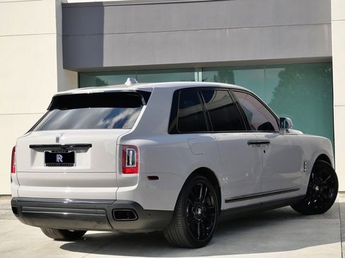 Used 2021 Rolls-Royce Cullinan image 2