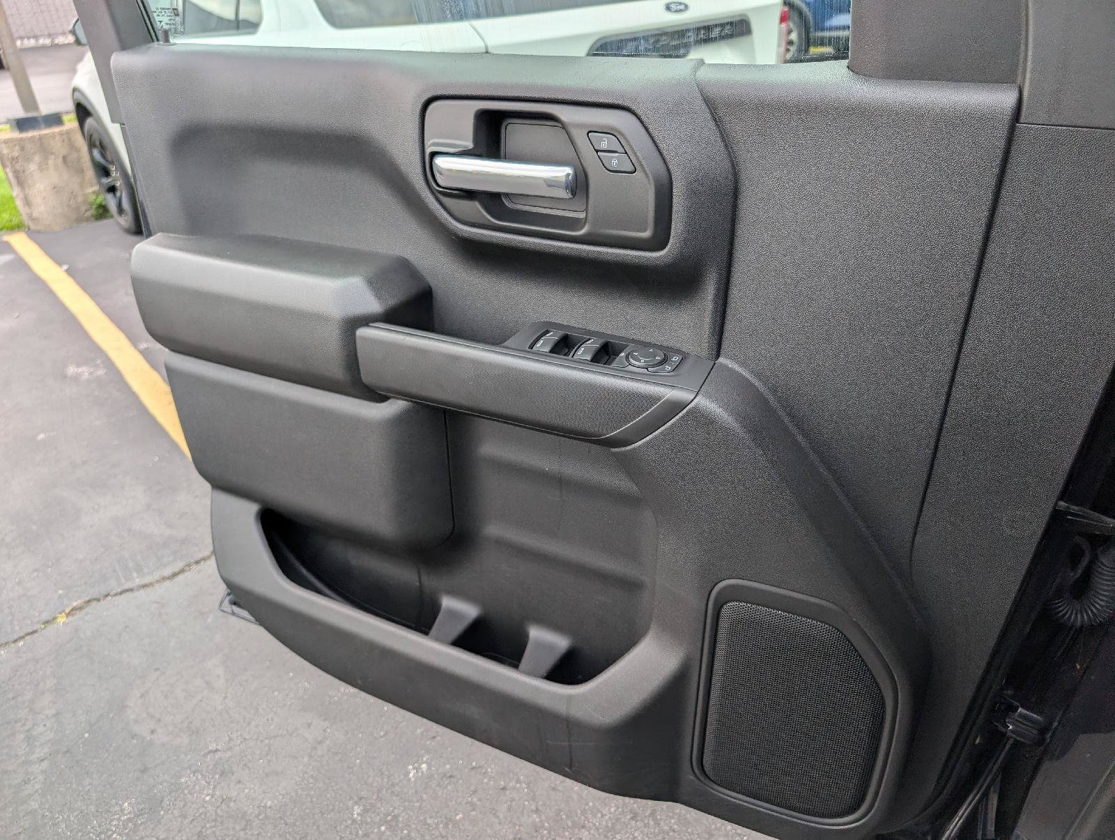 Used 2022 Chevrolet Silverado 1500 Custom Trail Boss w/ LPO, Dark Essentials Package AWD/4WD image 8