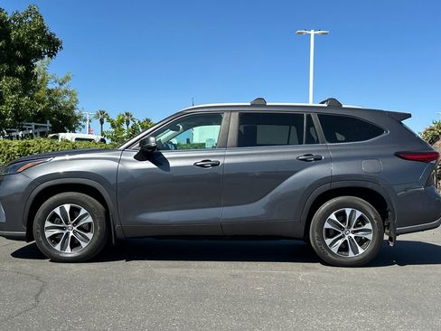 Used 2023 Toyota Highlander L image 7